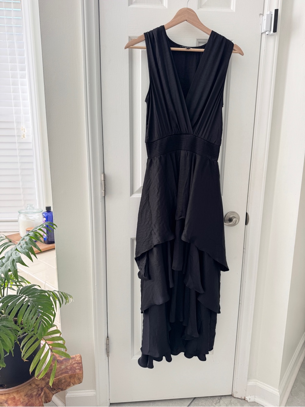Steve Madden Black Sleeveless V-Neck Ruffled High-Low Dress - Extra Small